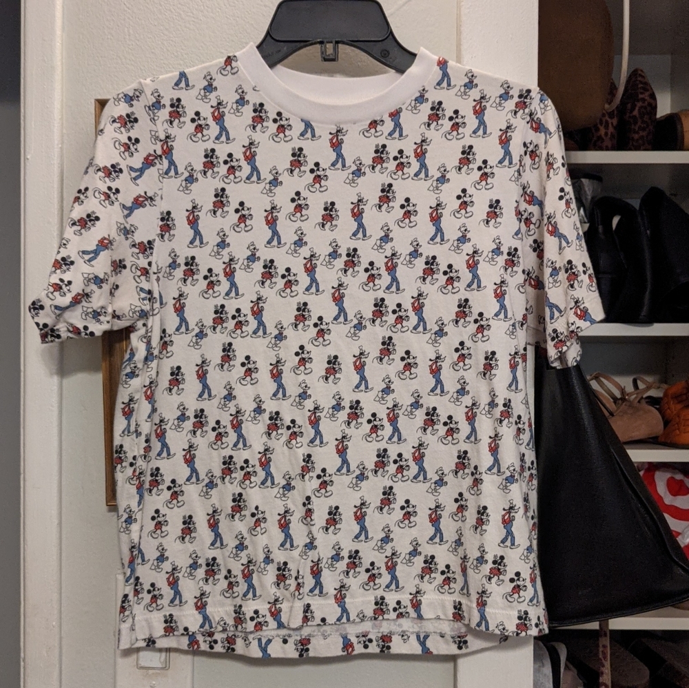 Uniqlo Disney goofy and mickey Tee xs